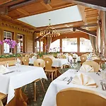 Hotel Schweizerhaus Swiss Quality 4*