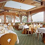 Отель Schweizerhaus Swiss Quality 4*