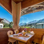 Отель Schweizerhaus Swiss Quality