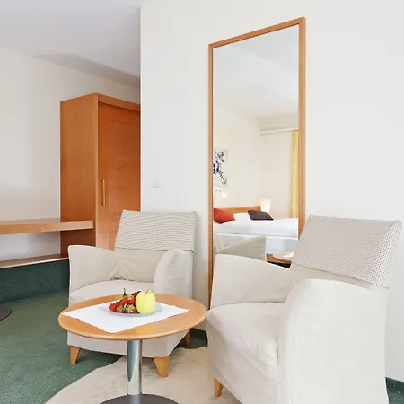 מלון Schweizerhaus Swiss Quality 4*